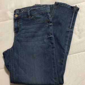 NY&C Ankle Leggings. Sits at Lower Waist Size 8